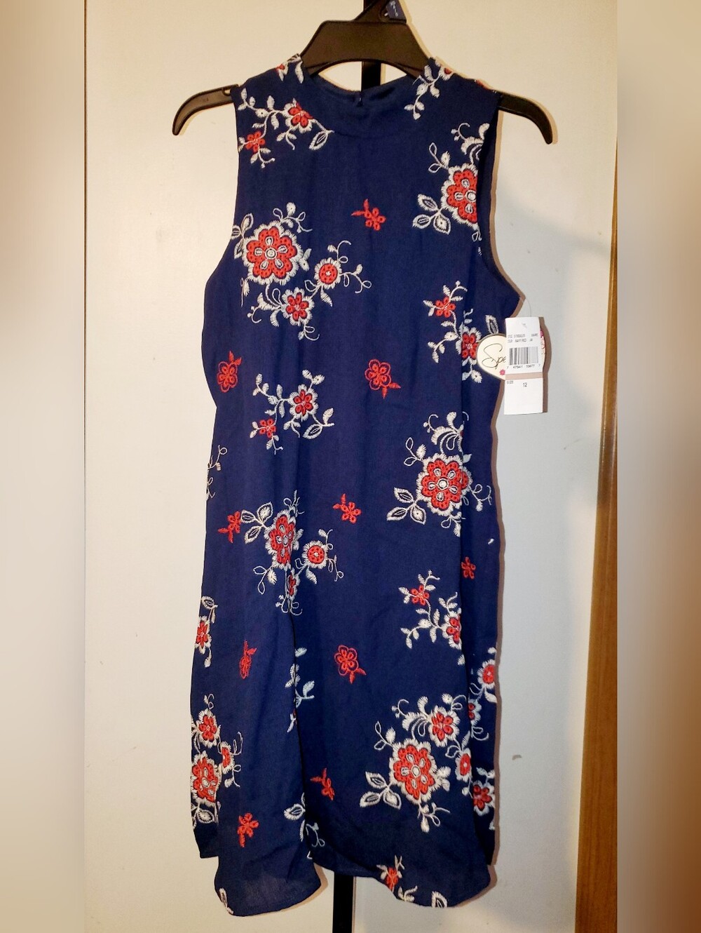 Speechless Sleeveless with Red & White Floral Embroidered Pattern NWT